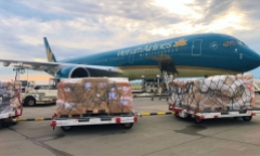  Vietnam Airlines vận chuyển gần 30 tấn hàng cứu trợ vùng ảnh hưởng mưa bão