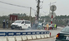 Tin tức tai nạn giao thông mới nhất ngày 15/2: Ô tô mất lái tông trúng xe máy, 2 người chết