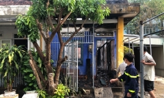 Căn nhà ở Kon Tum bị thiêu rụi sau nhiều tiếng nổ lớn