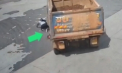 Clip: Người đàn ông thoát khỏi “cửa tử” trong một vụ tai nạn kinh hoàng