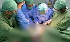 Nghiện rượu, người đàn ông phải thay khớp vai bán phần do hoại tử chỏm xương tay