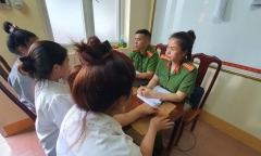 3 thiếu nữ lừa bán 2 trẻ em gái vào quán karaoke như thế nào?