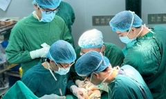 Bị chẩn đoán sai suốt 9 năm, cô gái trẻ suýt mất tay vì bệnh ung thư hiếm gặp