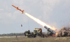 Tổng thống Zelensky lần đầu tiết lộ về tên lửa tầm xa nội địa mới, tầm bắn tối đa 3.000km