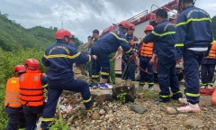 Thủ tướng  Phạm Minh Chính: Phải bằng mọi cách tiếp cận những nơi bị chia cắt do bão lũ, thiên tai