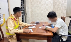 Xử phạt lái xe “hổ vồ” chở hàng quá tải, dương tính với ma tuý trong đêm