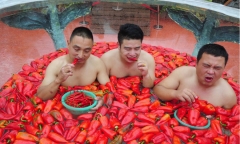 24h qua ảnh: Thí sinh nhăn mặt thi ăn ớt ở Trung Quốc
