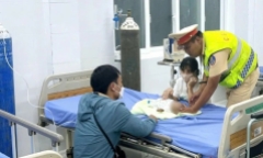 Tin tức thời sự hôm nay (24/4): CSGT Đắk Nông hỗ trợ đưa cháu bé đi cấp cứu
