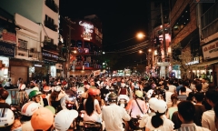 Phố Tây Bùi Viện thành sàn diễn thời trang đêm Halloween