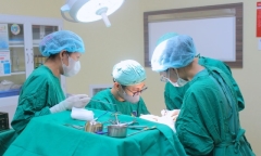 Uống nước bị trào ngược lên mũi sau khi nhổ răng khôn ở cơ sở kém uy tín