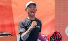 Thần đồng pickleball Quang Dương đấu giá chiếc vợt cá nhân quyên góp cho đồng bào vùng lũ