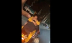 Video: Vừa lái xe máy trên đường, cặp đôi vừa hôn nhau