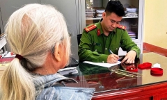 Nhận cuộc gọi lạ của 