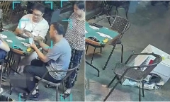 Clip: Máy lạnh rơi từ nhà cao tầng, một cụ bà may mắn thoát chết