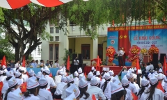 Lãnh đạo tỉnh Quảng Ngãi dự khai giảng nhưng không đánh trống, phát biểu