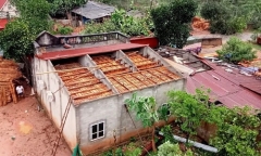 Mưa đá kèm dông lốc ở Lào Cai khiến hàng trăm nhà dân bị sập đổ, tốc mái