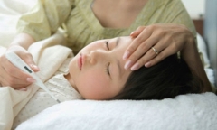 Bệnh thủy đậu có xu hướng gia tăng do thời tiết giao mùa, chuyên gia lưu ý điều quan trọng
