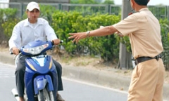 Không đội mũ bảo hiểm phạt bao nhiêu tiền?