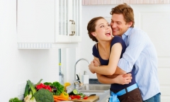 Ngã vào vòng tay ông chủ sau 7 năm xa chồng