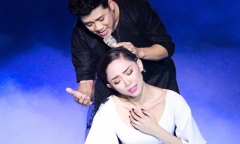 Bảo Thy liều lĩnh nhảy trên băng chuyền tự đồng trên tại khấu The Remix