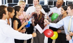 Tư vấn quà 8/3: Chọn hoa quà 8/3 đẹp tặng đồng nghiệp