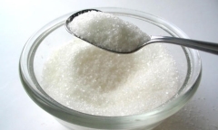 Bé trai 3 tuổi vẫn chưa biết đi, bác sĩ khám xong kêu gia đình báo cảnh sát bắt ngay bảo mẫu