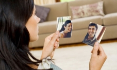 Bí mật động trời sau những lần nhờ bạn thân đón con