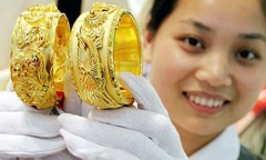 Giá vàng hôm nay 4/4: Giá vàng tăng nhẹ, giá USD chững lại