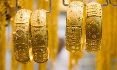 Giá vàng hôm nay 13/4: Giá vàng SJC giữ giá, giá USD/VND không đổi