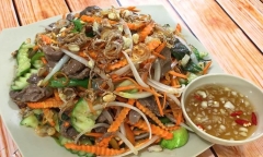 Nộm bắp bò giòn ngon thanh mát, chỉ cần nhìn thôi đã thấy thòm thèm