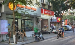 Hà Nội yêu cầu dừng dịch vụ ăn, uống tại chỗ, cửa hàng cắt tóc, gội đầu từ 0h ngày 13/7