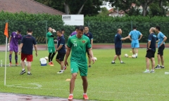 AFF Cup 2020: Đội tuyển Việt Nam ướt sũng trong buổi tập đầu tiên tại Singapore