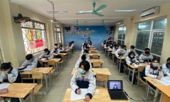 1 tuần trường học mở lại, éo le cảnh cô trò chuyển từ học trực tuyến ở nhà sang ở trường