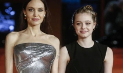 Angelina Jolie ủng hộ, giúp con gái 