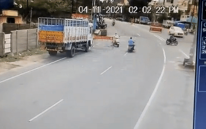 Clip: Xe máy bất ngờ phát nổ khiến 2 người mất mạng, nguyên nhân vì thứ 
