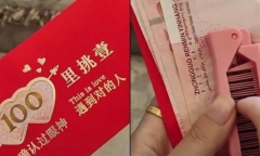 Cô gái nhận lì xì sau ăn đám cưới người yêu cũ, xem thứ bên trong liền khóc nức nở