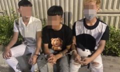 Nhóm thanh niên có hơi men, đi xe 