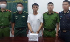 Bắt giữ đối tượng 6.000 viên ma túy, đâm thẳng xe vào cảnh sát