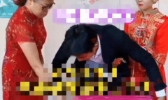 Mẹ chồng bắt cô dâu mở vali để lấy tiền mừng cưới, hành động của chú rể bị chỉ trích