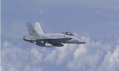 Tin tức quân sự mới nóng nhất ngày 21/10: Su-27 Nga phóng tên lửa sát sườn máy bay trinh sát Anh