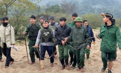 Bắt đối tượng giết người, gần 2 năm trốn trong rừng sâu, có trang bị súng và mìn