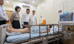 Chủ tịch Hà Nội kết thúc chuyến công tác, tới thăm hỏi nạn nhân vụ cháy chung cư mini