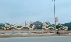 Xôn xao 4 tượng rồng 