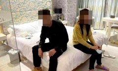 Người đàn ông gọi “đào” đến khách sạn vui vẻ, vừa thấy mặt đối phương liền giật mình