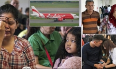 Video: Người nhà nạn nhân máy bay AirAsia mất tích khóc lịm vì đau đớn