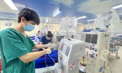 Nam thanh niên gọi người nhà đến cứu sau khi uống thuốc diệt cỏ tự tử