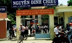 Chồng của giáo viên chủ nhiệm hành hung phụ huynh vì bị lộ lớp học thêm