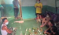 Tụ tập ăn nhậu bất chấp giãn cách xã hội, nhóm 8 người bị phạt 16 triệu đồng