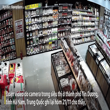 Video: Thất kinh chứng kiến cảnh ô tô đâm sập qua tường siêu thị như phim hành động