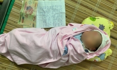 Vụ bé trai sơ sinh bị bỏ rơi ở gầm cầu: Mảnh giấy kẹp cùng 2,2 triệu đồng viết gì?